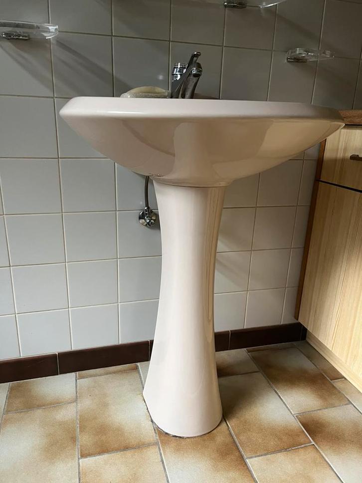 2 charmante lavabo’s en wc-potten, lichtroze, Doe-het-zelf en Bouw, Sanitair, Wastafel, Ophalen