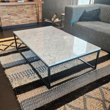 Table basse en marbre blanc  beschikbaar voor biedingen