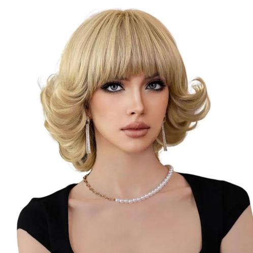 Leuke blonde seventies pruik met speelse krullen onderaan, Handtassen en Accessoires, Uiterlijk | Haarverzorging, Nieuw, Pruik of Haarverlenging