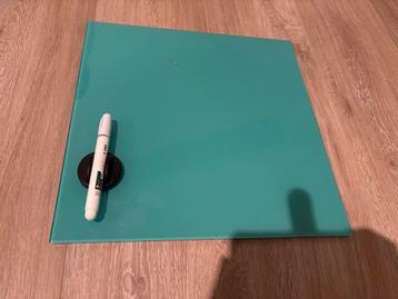 Glazen schrijf bord beschikbaar voor biedingen