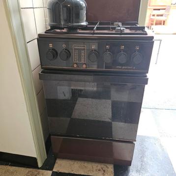 Gasfornuis met oven beschikbaar voor biedingen