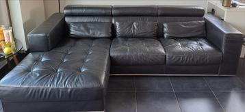 Lederen salon met longchair beschikbaar voor biedingen