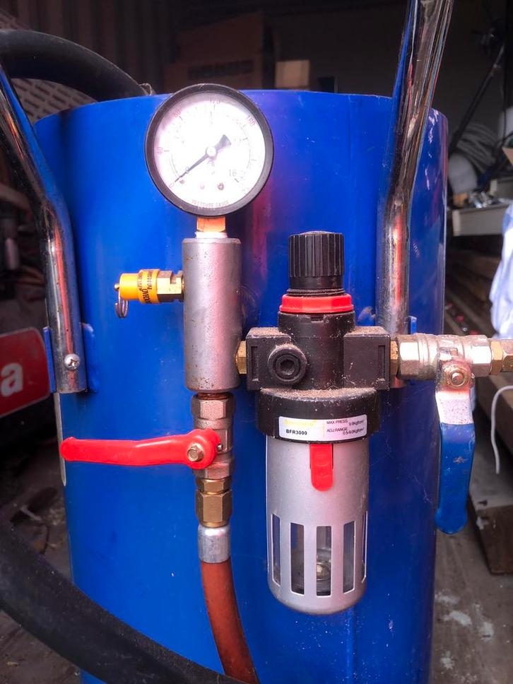 Zandstraal machine - straalketel, Doe-het-zelf en Bouw, Compressors, Zo goed als nieuw, Ophalen