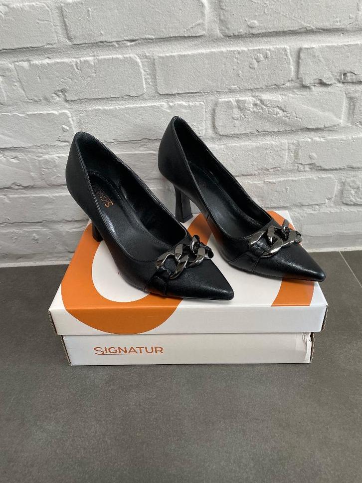 Zwarte pumps van Signatur (39), Vêtements | Femmes, Chaussures, Comme neuf, Escarpins, Noir, Enlèvement ou Envoi