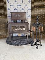 Antieke gietijzeren kachel met haardset, Antiek en Kunst, Ophalen