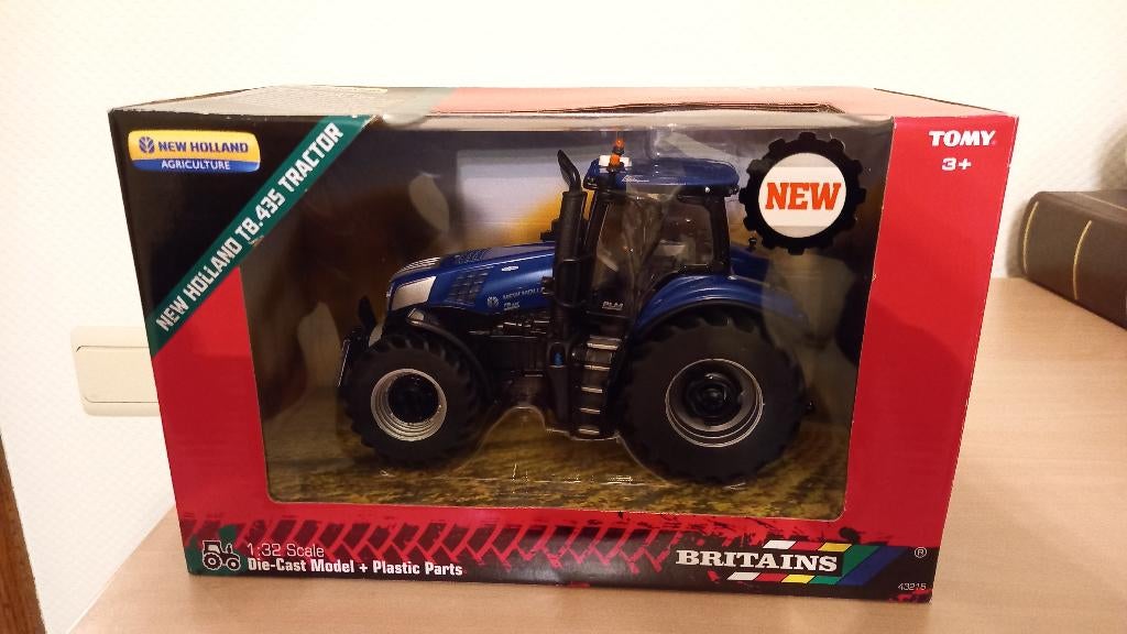 Britains New Holland T8.435 Tractor- schaal 1/32., Hobby en Vrije tijd, Ophalen of Verzenden, Zo goed als nieuw, Tractor of Landbouw