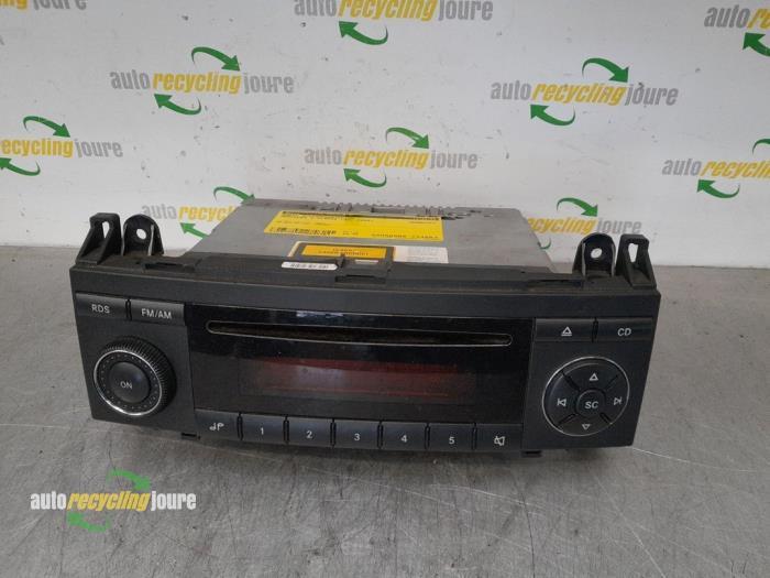 Radio CD Speler van een Mercedes B-Klasse, Auto-onderdelen, Elektronica en Kabels, Mercedes-Benz, Gebruikt, 3 maanden garantie