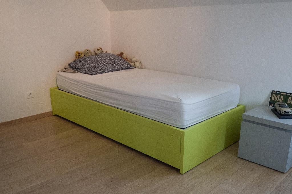 Mooi 1 persoonsbed met gastslaper, Huis en Inrichting, Slaapkamer | Matrassen en Bedbodems, Ophalen, Eenpersoons, Zo goed als nieuw