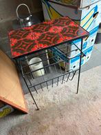 Vintage krantentafel jaren 70, Enlèvement, Utilisé