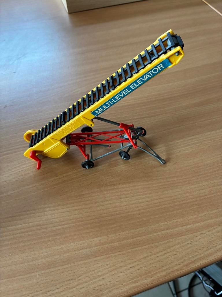 Elevator Britains, Ophalen of Verzenden, Zo goed als nieuw, Britains