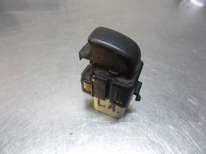 Elektrisch Raam Schakelaar van een Mitsubishi Space Wagon (S, Auto-onderdelen, Dashboard en Schakelaars, Mitsubishi, Gebruikt