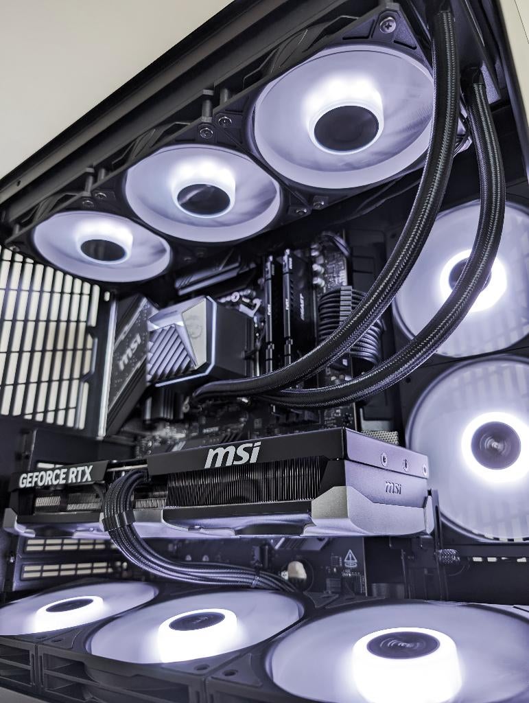 Custom Gaming PC / Ryzen 7 9800X3D / 5070 Ti / 32GB DDR5 RAM, Computers en Software, Desktop Pc's, Ophalen, 32 GB, Virtual Reality