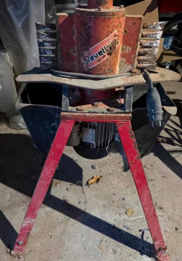 TE HUUR steenkuismachine, Ophalen, Zo goed als nieuw