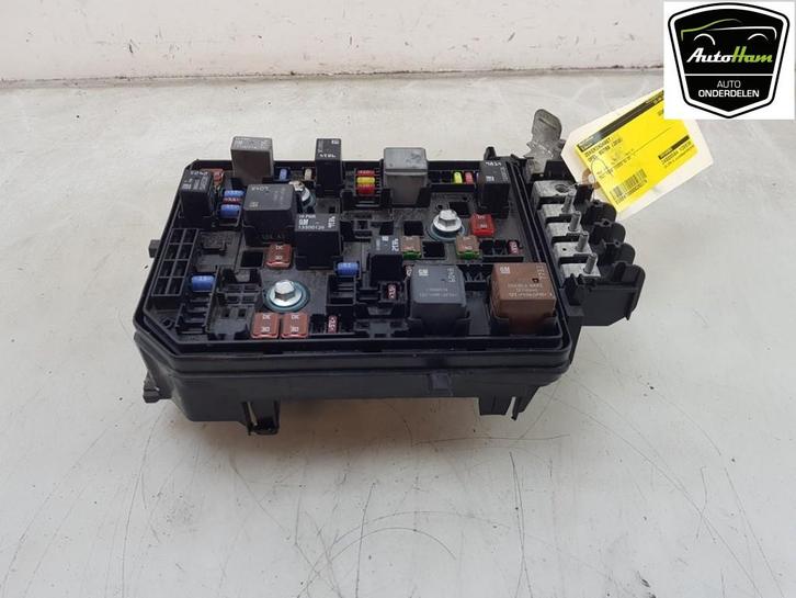 ZEKERINGKAST Opel Astra K Sports Tourer (|39158969|), Auto-onderdelen, Elektronica en Kabels, Opel, Gebruikt