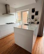 KVIK HOOGGLANS GREEPLOOS EIILAND KEUKEN, Huis en Inrichting, Wit, Dubbelwandige keuken, Ophalen of Verzenden, Zo goed als nieuw