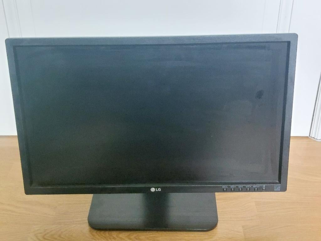 scherm Lg 22", Computers en Software, Monitoren, Ophalen, Gebruikt, 3 tot 5 ms, Kantelbaar