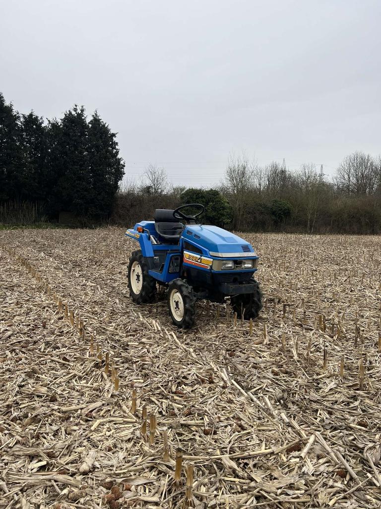 prachtige iseki 135 16pk 3cil 4x4 4nieuwe banden zijschakel!, Articles professionnels, Agriculture | Tracteurs, jusqu'à 2500, Autres marques