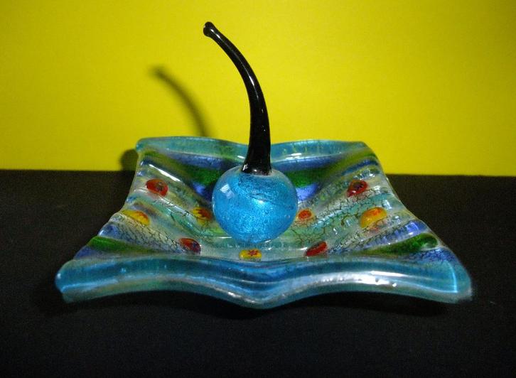 Magnifique plat en verre avec pomme en verre - NOUVEAU, Antiquités & Art, Antiquités | Verre & Cristal, Enlèvement ou Envoi