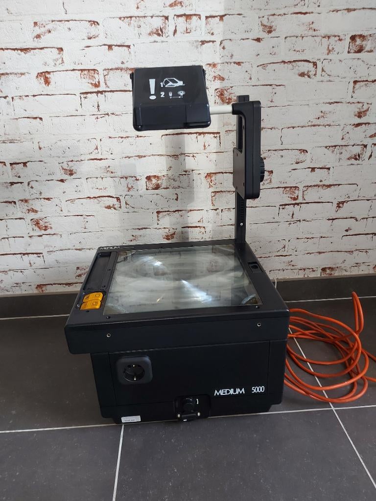 Retro projector, Collections, Appareils photo & Matériel cinématographique, Enlèvement, 1980 à nos jours, Projecteur