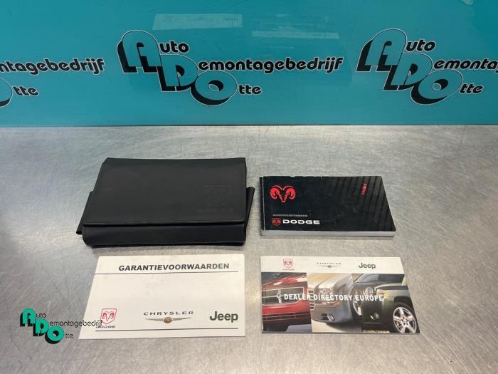 Livret d'instructions d'un Dodge Caliber, Autos : Pièces & Accessoires, Autres pièces automobiles, Dodge, Utilisé, 3 mois de garantie