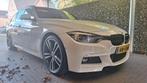 BMW 320i touring m-sport 245pk pano 360° HUD 19" Harm/Kardon, Auto's, BMW, 1800 kg, 4 cilinders, Wit, Leder