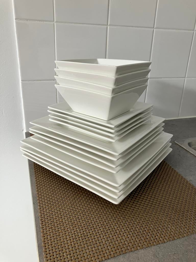 Assiettes carrées - 4 personnes, Maison & Meubles, Enlèvement, Comme neuf