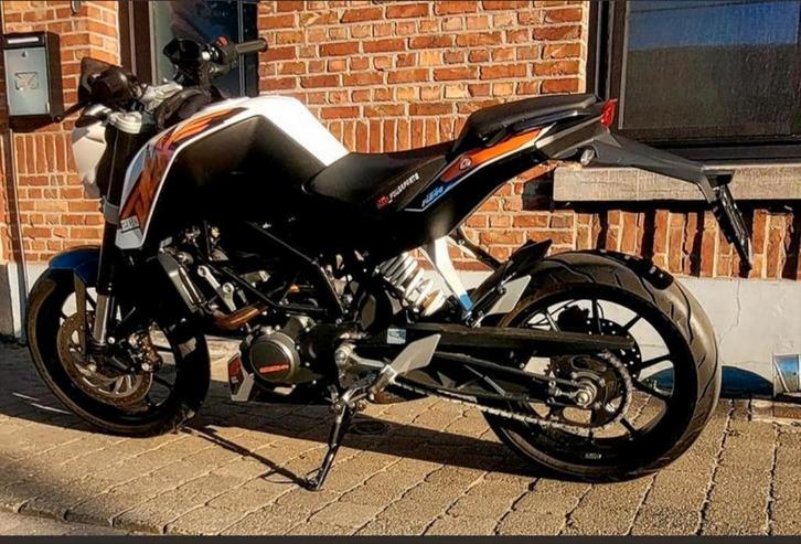 Permis de conduire Ktm Duke 200cc a2 en parfait état., Motos, Motos | KTM, Particulier, Naked bike, 12 à 35 kW, 1 cylindre, Permis Moto A2 minimum