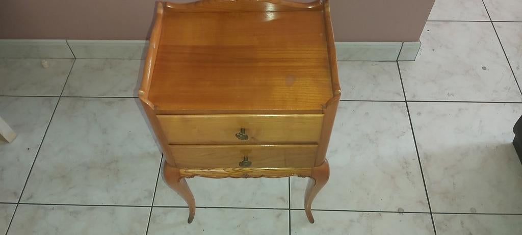 2 tables de chevet en cerisier en parfait état. Enchère, Maison & Meubles, Enlèvement, Comme neuf, Bois