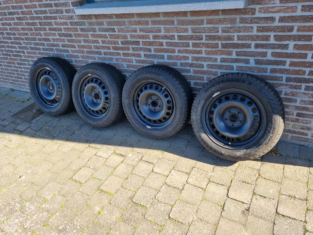 4 winterbanden met stalen velgen, Ophalen, Gebruikt, Velg(en), 16 inch