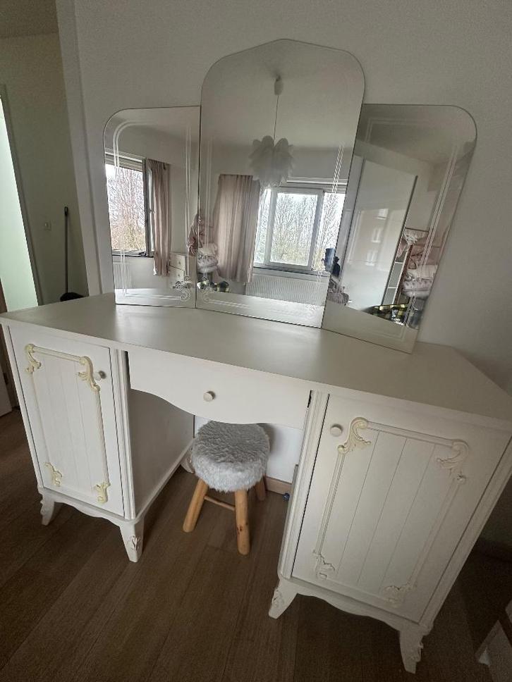 Istikbal kaptafel met spiegel (dringend), Huis en Inrichting, Tafels | Kaptafels, Gebruikt, Ophalen