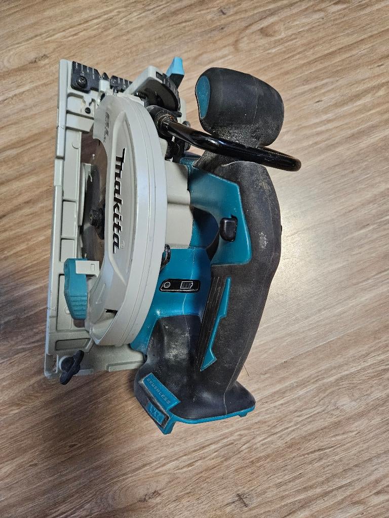 Scie circulaire Makita DHS680 18v, Bricolage & Construction, Outillage | Scies mécaniques, Comme neuf, Scie circulaire, Enlèvement