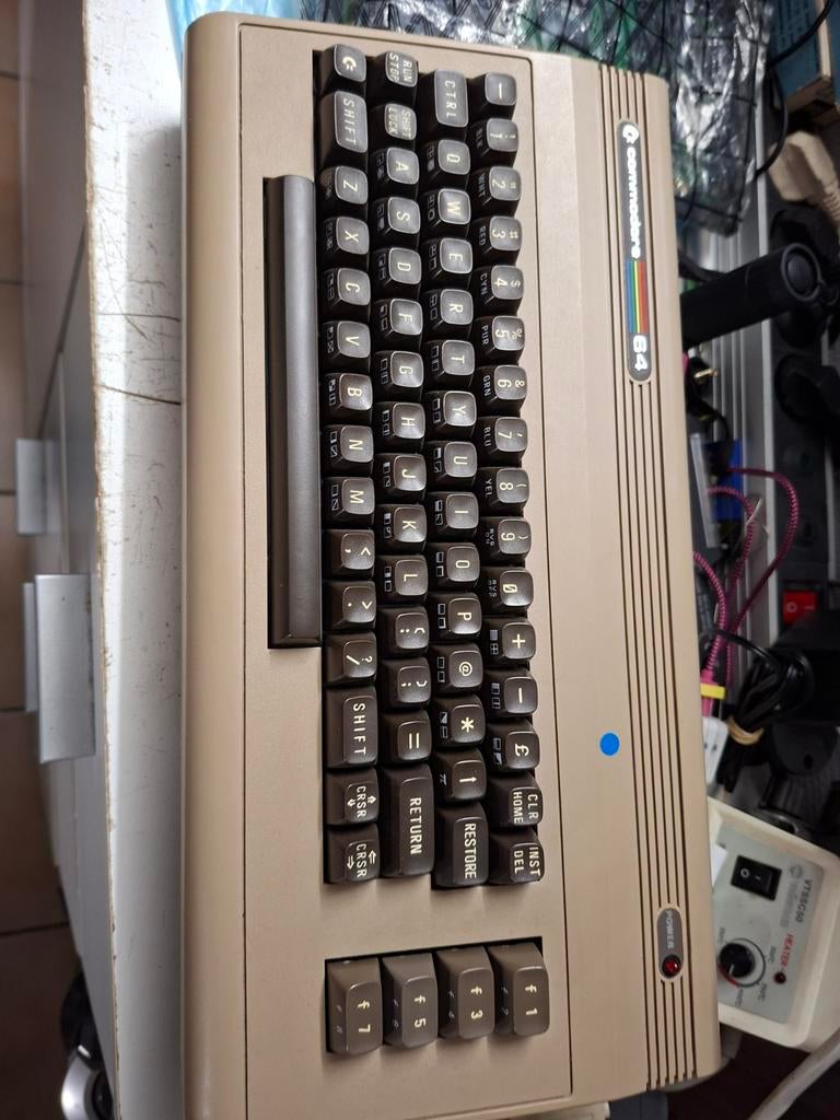 a vendre clavier centrale commodore 64, Informatique & Logiciels, Ordinateurs Vintage, Enlèvement ou Envoi
