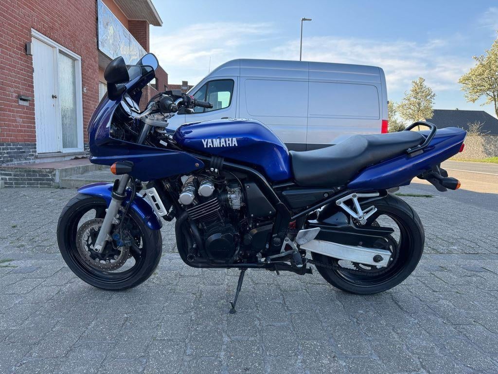 Yamaha	Fazer FZS600, Motos, Motos | Yamaha, 600 cm³, Entreprise, Plus de 35 kW