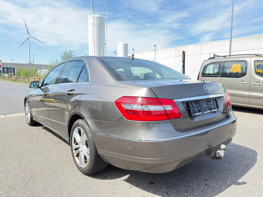 Mercedes-Benz E 220 CDI Avantgarde AUTOMAAT, Auto's, Automaat, Lichtsensor, Zwart, 4 cilinders