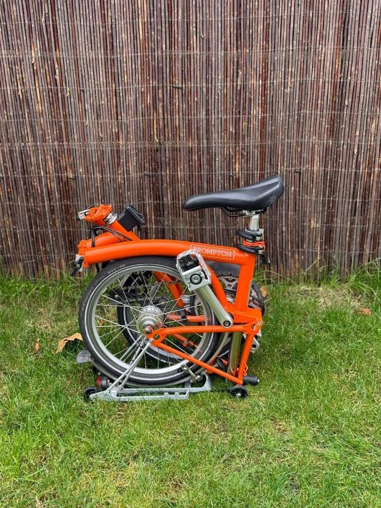 Brompton vouwfiets met verlengde zadelpen en naafdynamo, Brompton, Versnellingen, Ophalen of Verzenden, Zo goed als nieuw