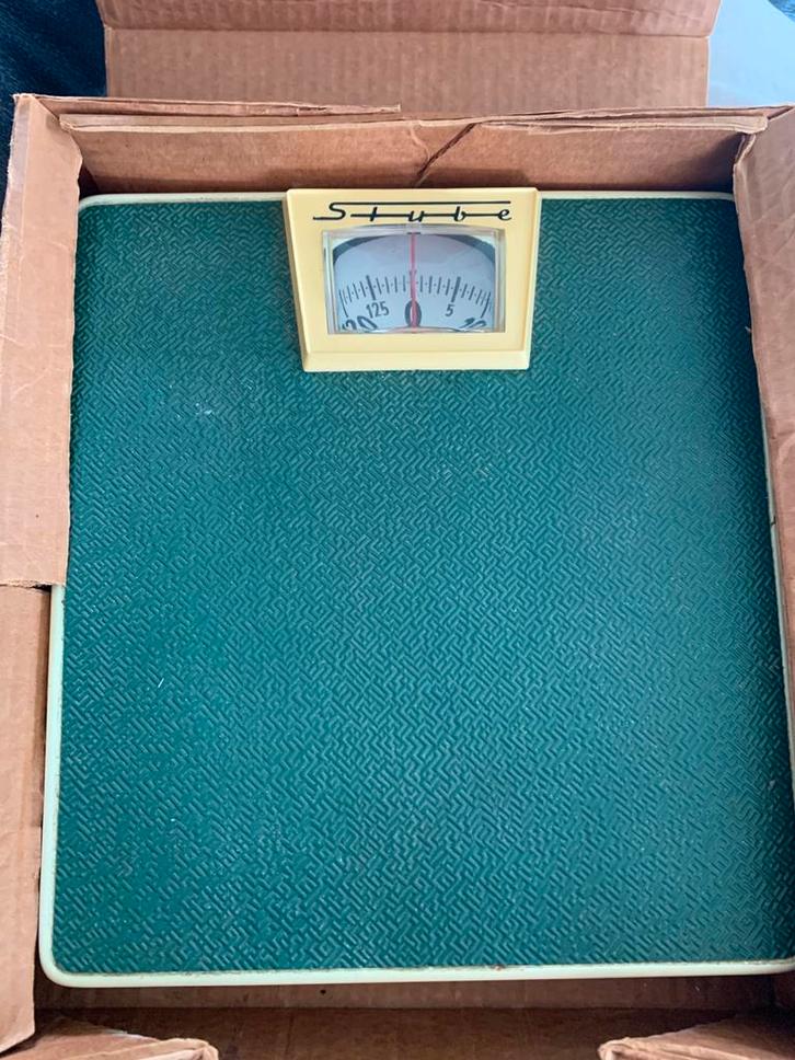 Pèse personne vintage Stube Ann.  70. Déco rétro, Antiquités & Art, Antiquités | Accessoires de maison, Enlèvement ou Envoi