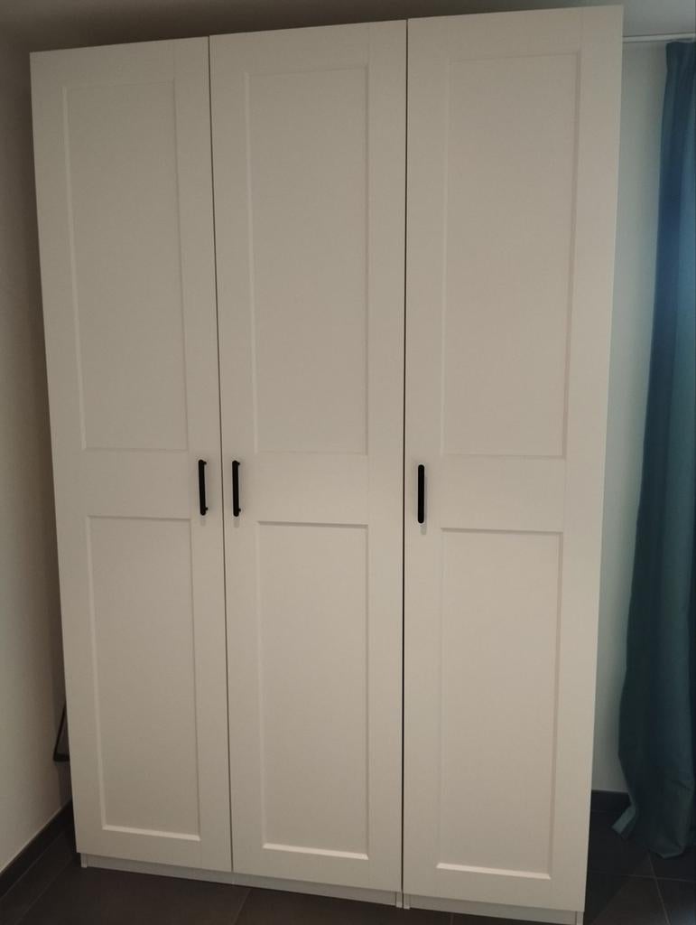 Armoire blanche IKEA, Enlèvement