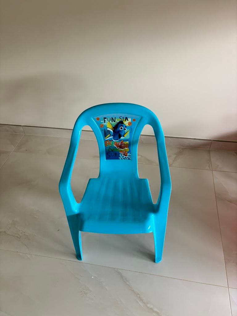 Nieuw plastic stoeltje, Kinderen en Baby's, Kinderkamer | Tafels en Stoelen, Ophalen, Zo goed als nieuw