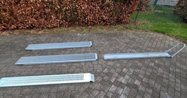 Rampes de remorque pour motos ou tondeuse ou tricycle, Motos, Accessoires | Autre, Comme neuf, Enlèvement