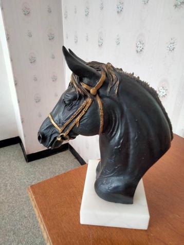 Beeld van paard beschikbaar voor biedingen