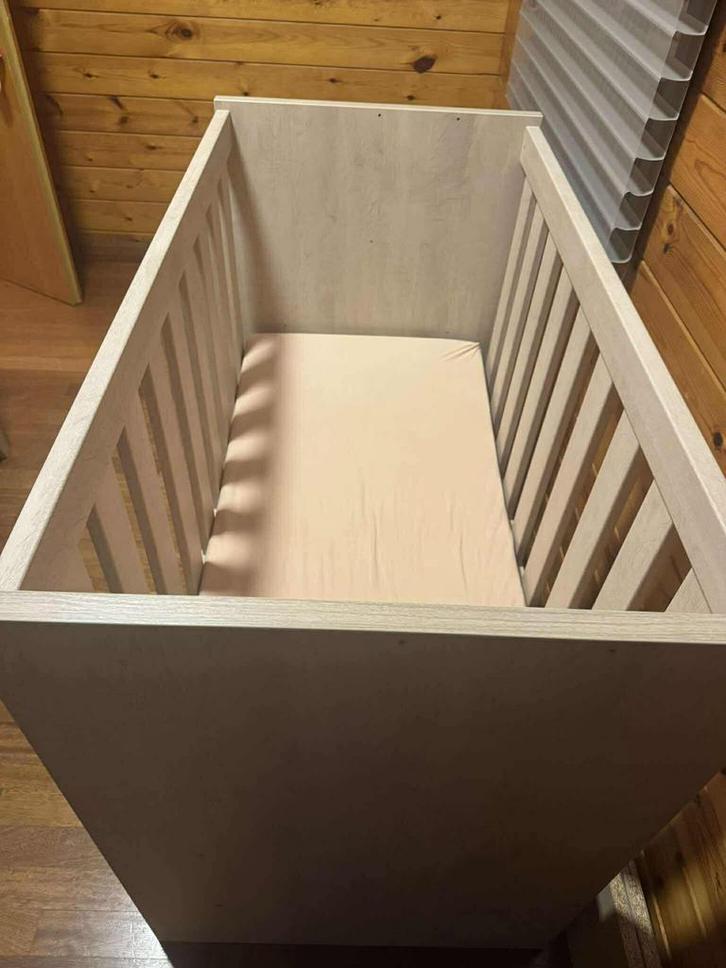 Babybed Pauline 60 x 120 (omvormbaar naar 1 persoonsbed), Kinderen en Baby's, Babywiegjes en Ledikanten, Zo goed als nieuw, Ledikant