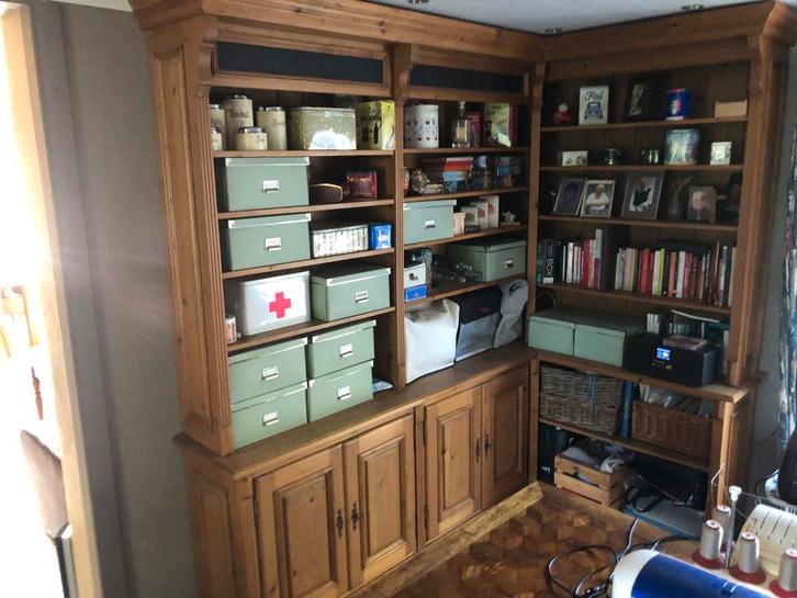 Hoekkast, geloogd grenen, Huis en Inrichting, Kasten | Boekenkasten, Gebruikt, Grenenhout, Ophalen