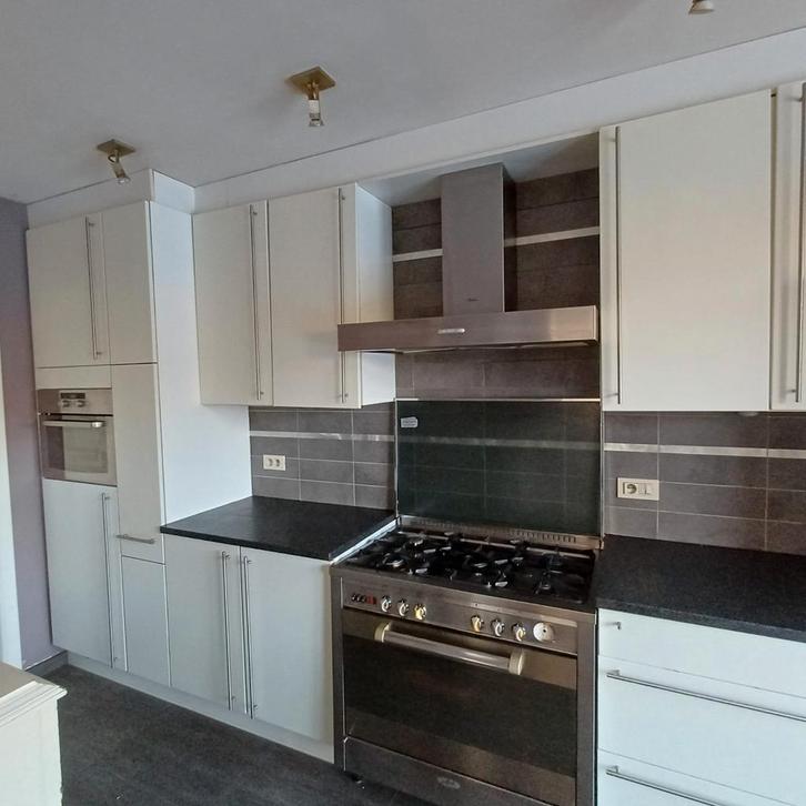 Uitgeruste keuken OM GRATIS TE GEVEN!!!, Huis en Inrichting, Keuken | Complete keukens, Composiet, Ophalen