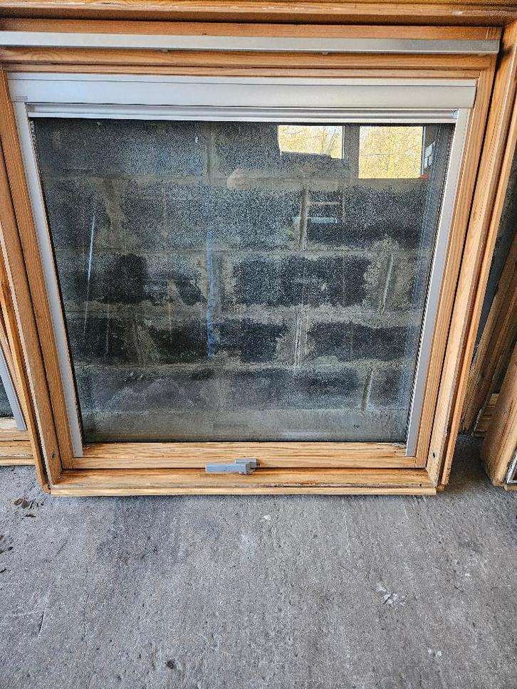 velux 114x118 projection (comme neuf)+ raccord + option pose, Bricolage & Construction, Vitres, Châssis & Fenêtres, Comme neuf