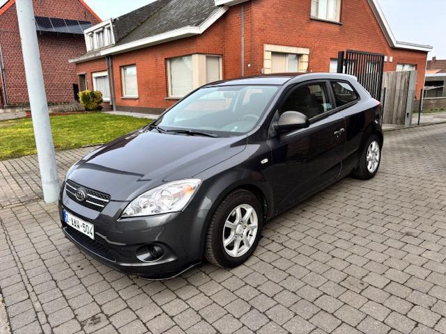KIA CEED 1.4i benzine 2009   3750 € gekeurd!, Autos, Kia, Particulier, (Pro) Cee d, ABS, Airbags, Ordinateur de bord, Verrouillage central