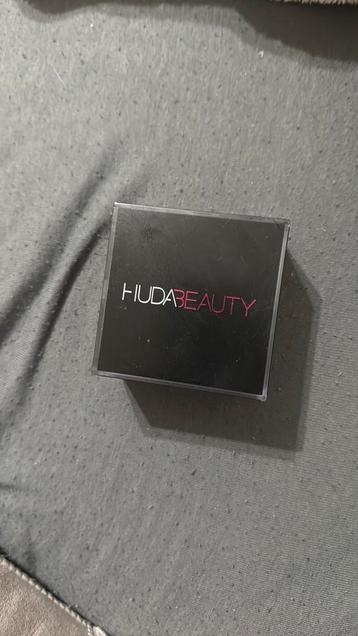 huda beauty poeder beschikbaar voor biedingen