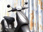 Gloednieuwe Elektrische scooter E-asterix mat zwart A-of B, Fietsen en Brommers, Scooters | Vespa, Overige modellen, Elektrisch