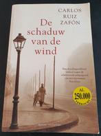 Roman van Carlos Ruiz Zafon: De schaduw van de wind, Livres, Romans, Utilisé, Enlèvement ou Envoi, Carlos Ruiz Zafón