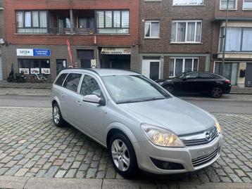 Opel Astra Break 1.4i Benzine Airco Navi Gekeurd met carpass