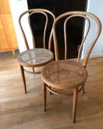 2 stoelen van het type Thonet, Ophalen